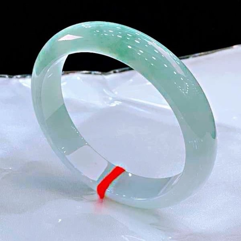 Myanmar , Natural Ice Jadeite  - Lighting review and price