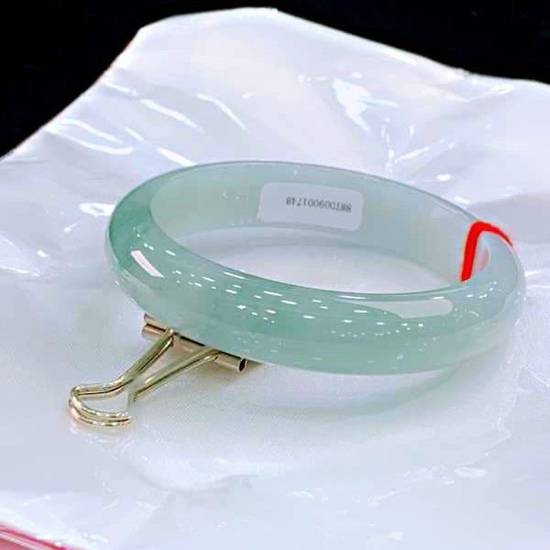 Myanmar , Natural Ice Jadeite  - Lighting review and price
