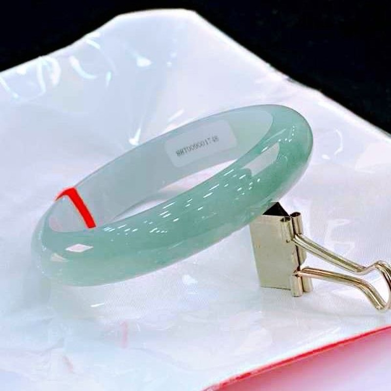 Myanmar , Natural Ice Jadeite  - Lighting review and price