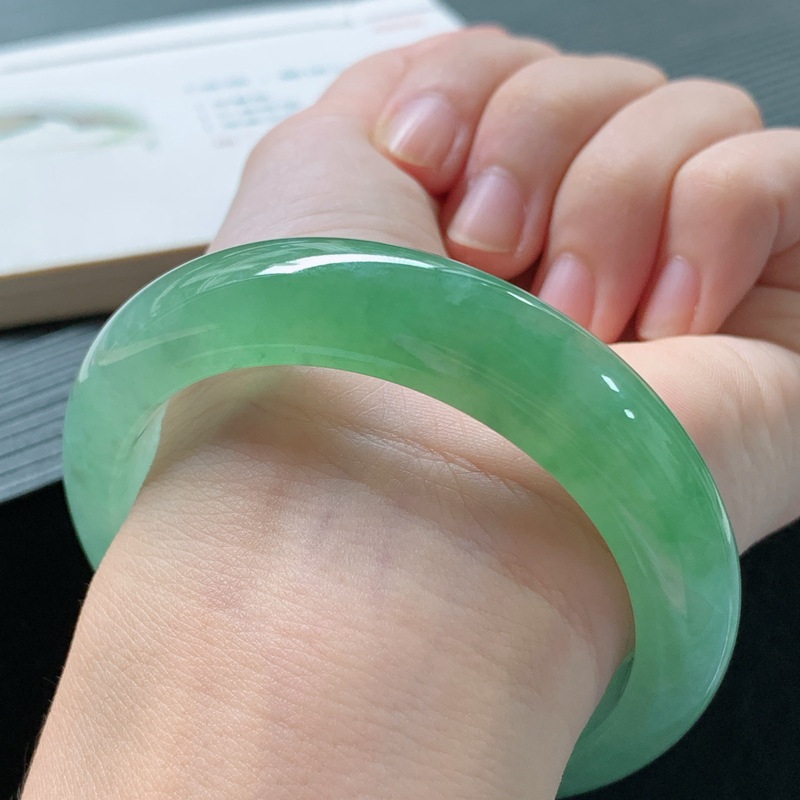 Jadeite bracelet, Burmese old  - Lighting review and price