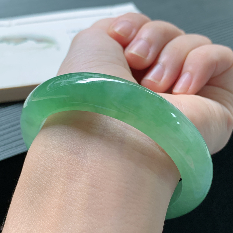 Jadeite bracelet, Burmese old  - Lighting review and price