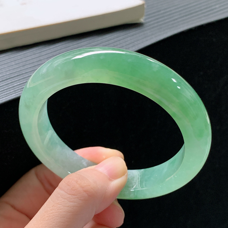 Jadeite bracelet, Burmese old  - Lighting review and price