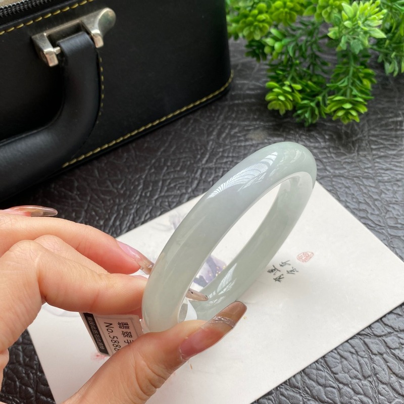 Myanmar for women, soft jadeit - Lighting review and price