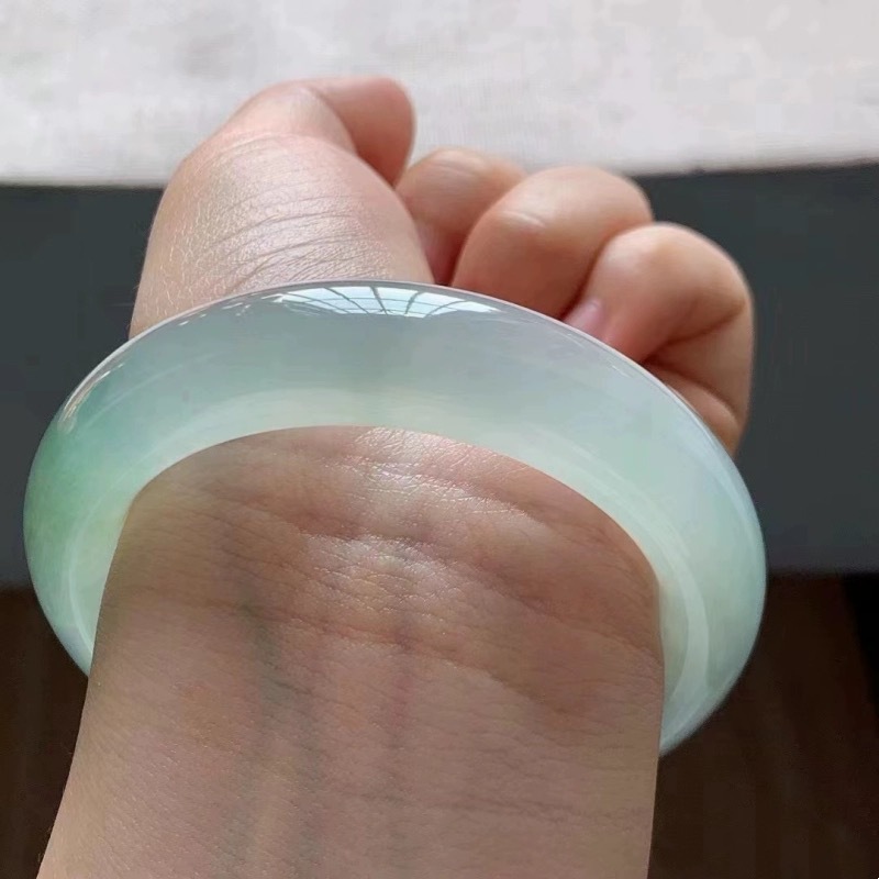 Light ice jade for girls, Burm - Lighting review and price